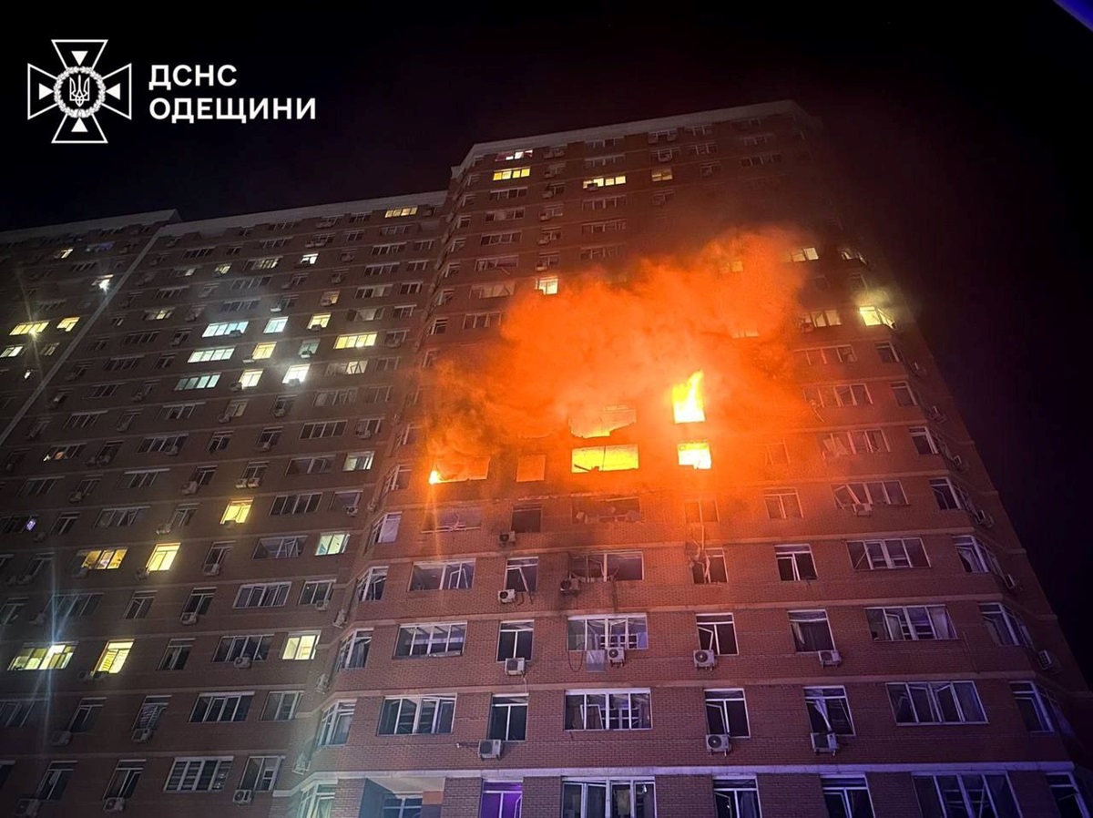 Палали три поверхи: з’явилися фото удару по Одесі