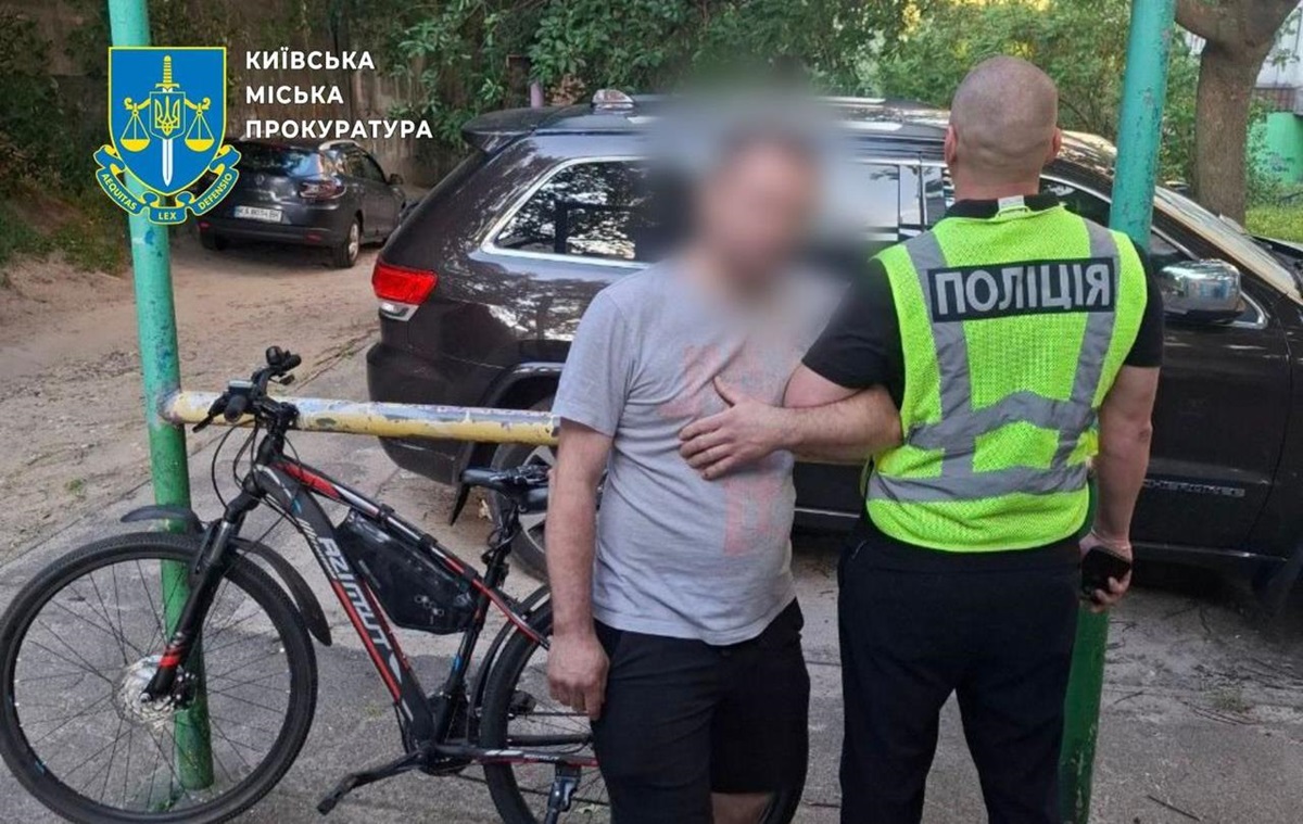 У Києві обстріляли автомобіль волонтерки