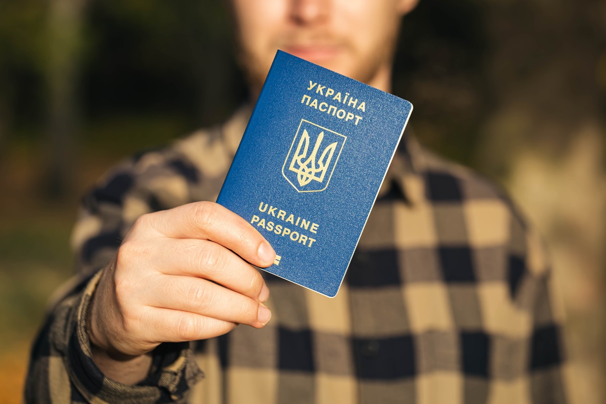 Нашестя чоловіків-біженців з України розкритикували у Берліні та Варшаві