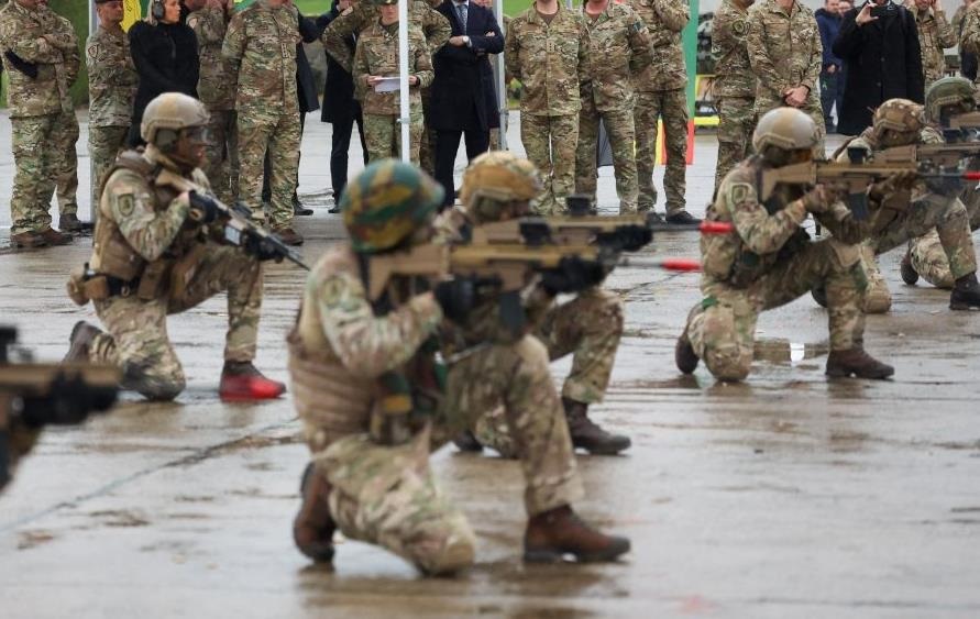 У Бельгії над військовим об’єктом кружляли невідомі дрони