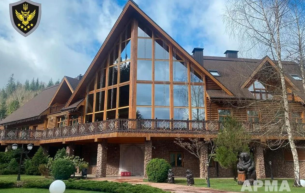 Новини України - Розкішна дача Медведчука отримала управителя