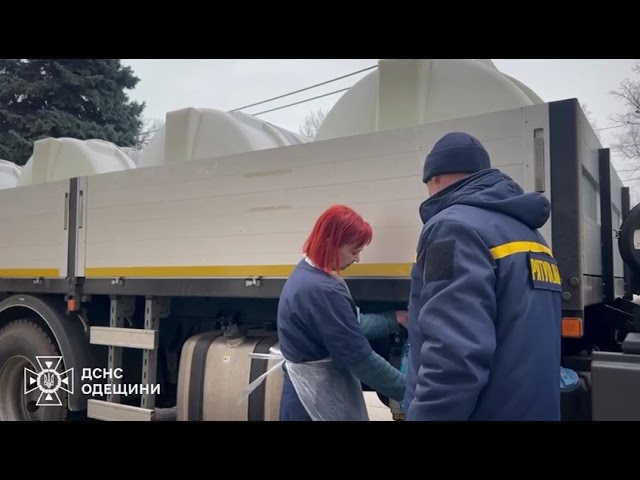Одеса: підрозділи ДСНС з регіонів забезпечують місто водою та резервним живленням