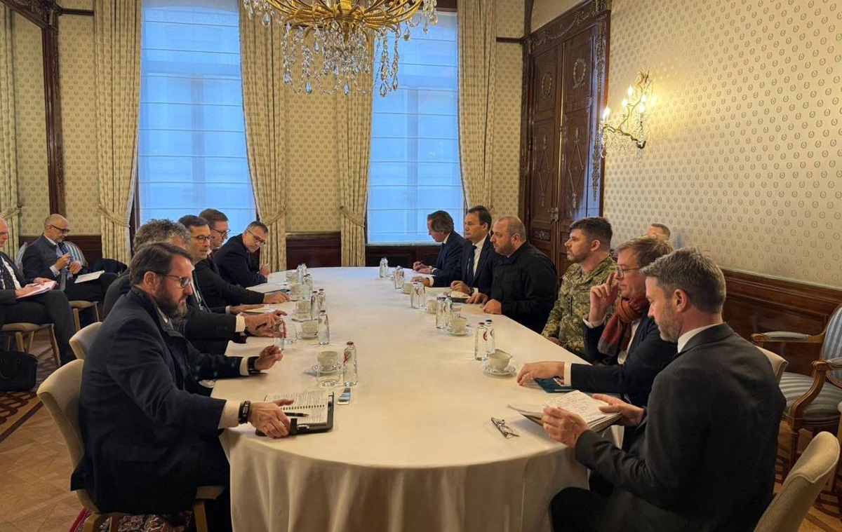 Новини України - Мирна угода: Умєров провів переговори в Європі