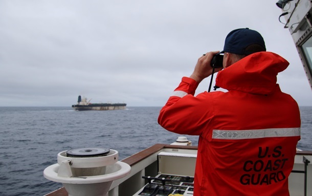 “Тіньові” танкери міняють прапори на російський, щоб “захиститись” – ЗМІ